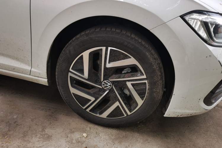 Used Volkswagen Sagitar 2024 300TSI DSG Excellence Edition Right Front Wheel Hub