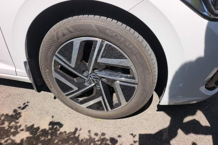 Used Volkswagen Sagitar 2024 300TSI DSG Excellence Edition Right Front Wheel Hub