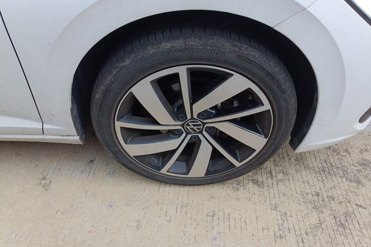 Used Volkswagen Sagitar 2024 300TSI DSG Excellence Edition Right Front Wheel Hub