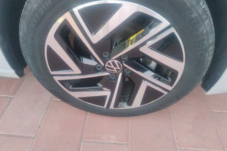 Used Volkswagen Sagitar 2024 300TSI DSG Excellence Edition Right Front Wheel Hub
