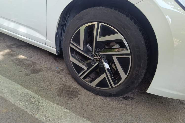 Used Volkswagen Sagitar 2024 300TSI DSG Excellence Edition Right Front Wheel Hub