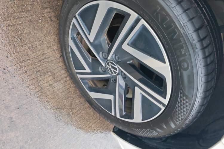 Used Volkswagen Sagitar 2024 300TSI DSG Excellence Edition Right Front Wheel Hub