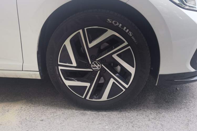 Used Volkswagen Sagitar 2024 300TSI DSG Excellence Edition Right Front Wheel Hub