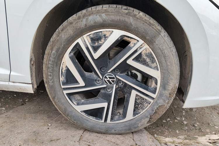Used Volkswagen Sagitar 2024 300TSI DSG Excellence Edition Right Front Wheel Hub