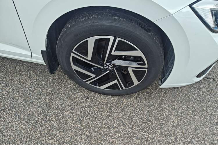 Used Volkswagen Sagitar 2024 300TSI DSG Excellence Edition Right Front Wheel Hub
