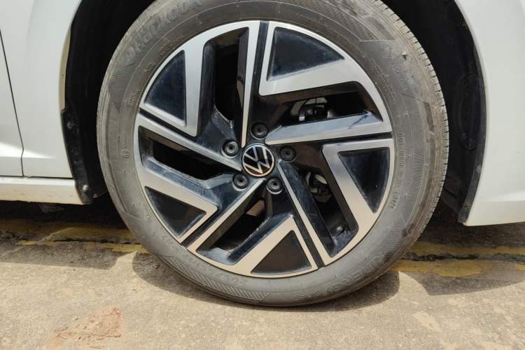 Used Volkswagen Sagitar 2024 300TSI DSG Excellence Edition Right Front Wheel Hub