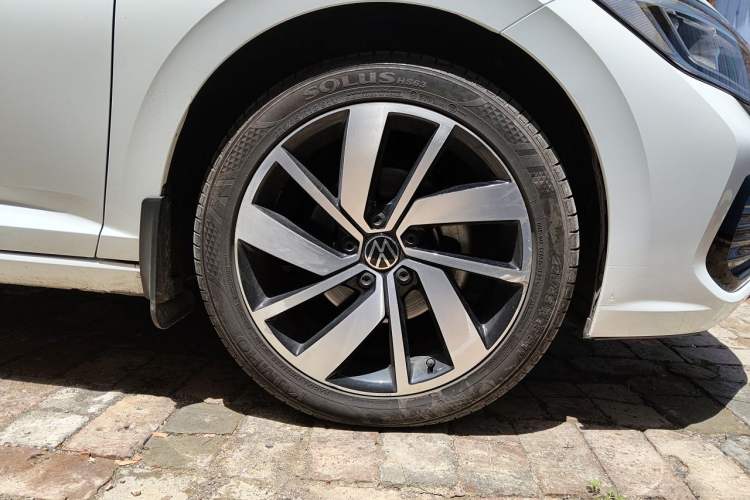 Used Volkswagen Sagitar 2024 300TSI DSG Excellence Edition Right Front Wheel Hub