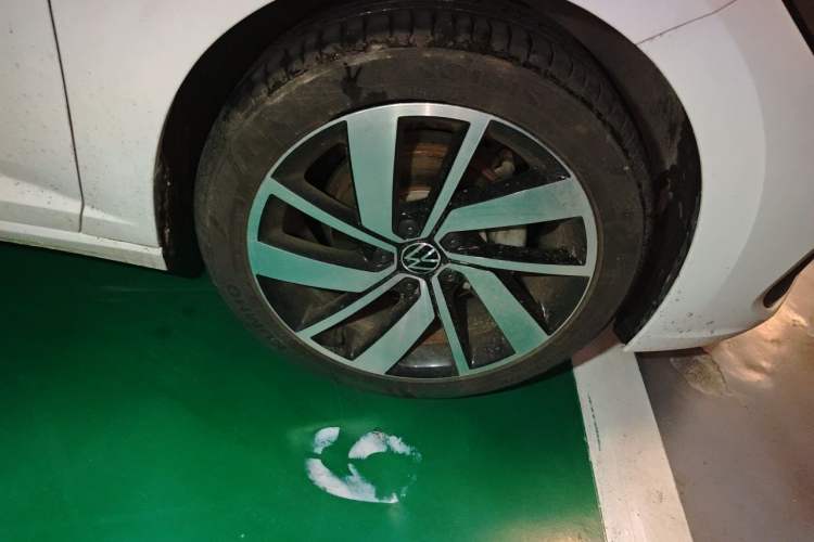 Used Volkswagen Sagitar 2024 300TSI DSG Excellence Edition Right Front Wheel Hub