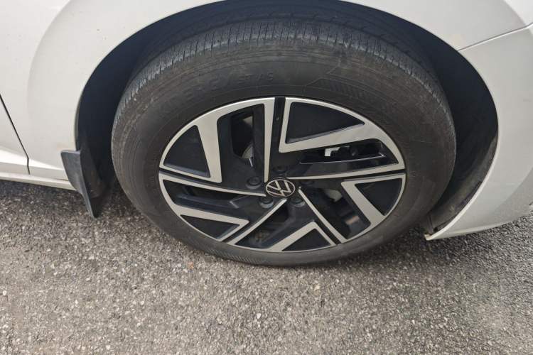 Used Volkswagen Sagitar 2024 300TSI DSG Excellence Edition Right Front Wheel Hub