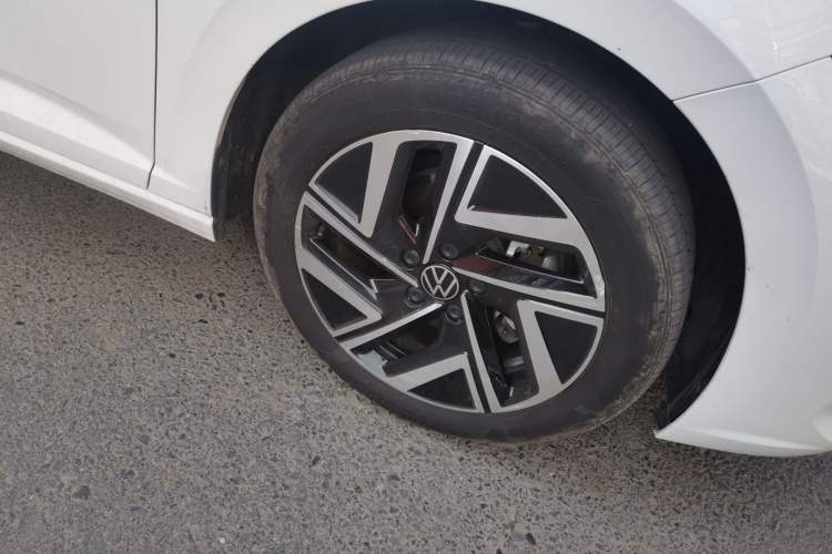 Used Volkswagen Sagitar 2024 300TSI DSG Excellence Edition Right Front Wheel Hub