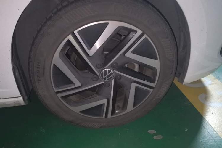 Used Volkswagen Sagitar 2024 300TSI DSG Excellence Edition Right Front Wheel Hub