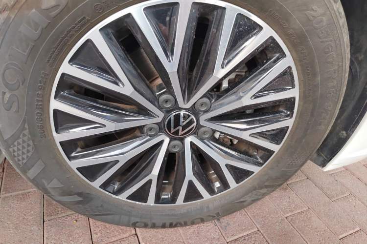 Used Volkswagen Sagitar 2024 200TSI DSG Flyover Edition Right Front Wheel Hub