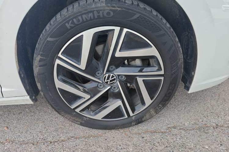 Used Volkswagen Sagitar 2024 300TSI DSG Excellence Edition Right Front Wheel Hub