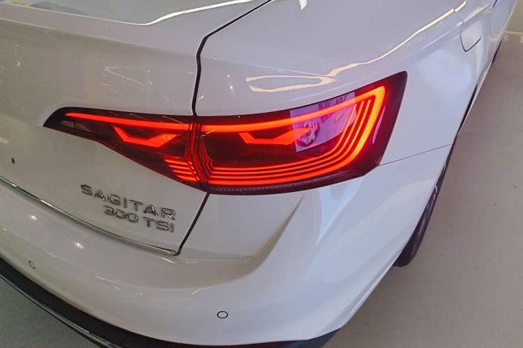 Used Volkswagen Sagitar 2024 300TSI DSG Flyover Edition Right Rear Taillight