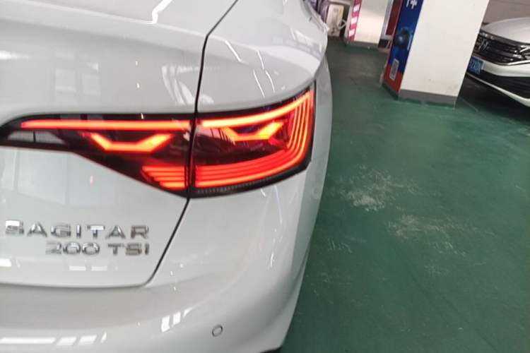 Used Volkswagen Sagitar 2024 200TSI DSG Flyover Edition Right Rear Taillight