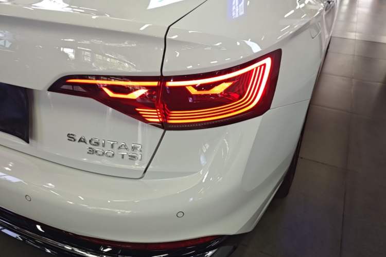 Used Volkswagen Sagitar 2024 300TSI DSG Excellence Edition Right Rear Taillight
