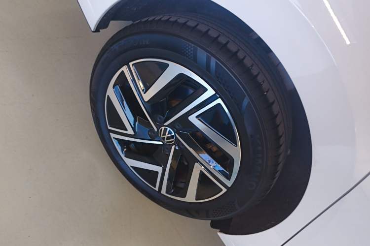 Used Volkswagen Sagitar 2024 300TSI DSG Flyover Edition Right Rear Wheel Hub