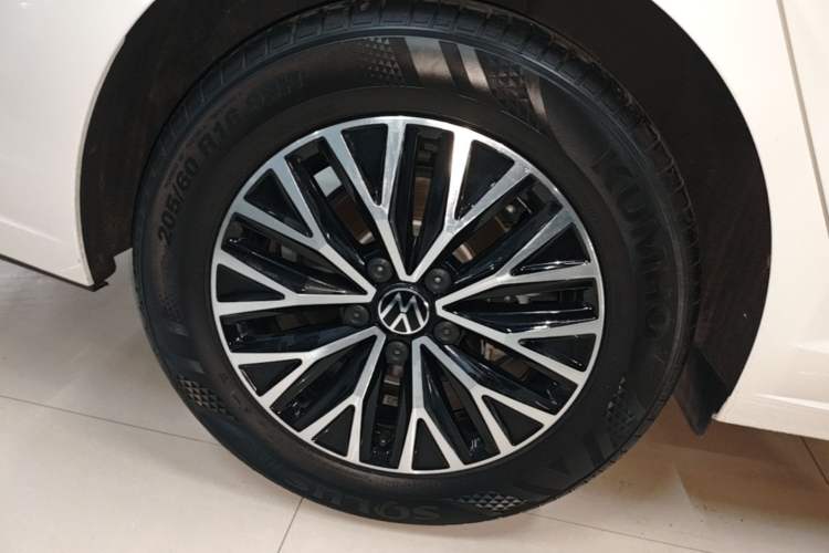Used Volkswagen Sagitar 2024 200TSI DSG Flyover Edition Right Rear Wheel Hub