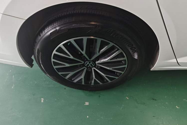 Used Volkswagen Sagitar 2024 200TSI DSG Flyover Edition Right Rear Wheel Hub