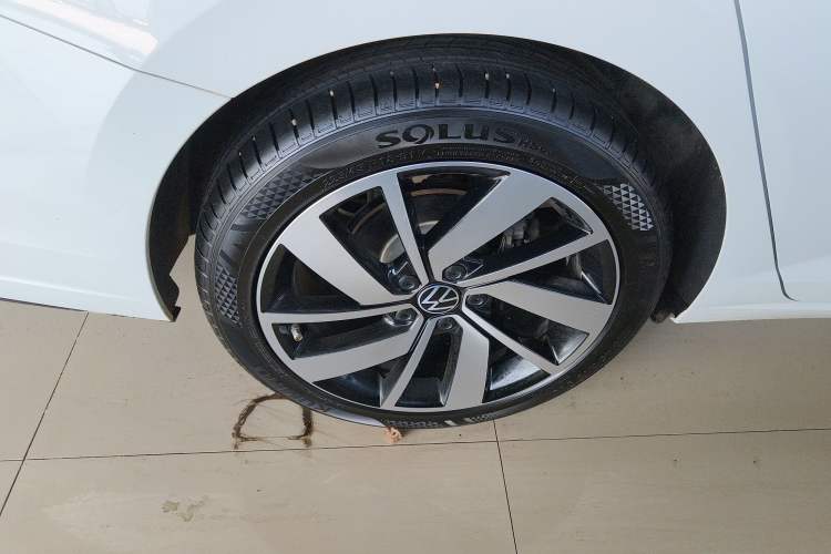 Used Volkswagen Sagitar 2024 300TSI DSG Excellence Edition Right Rear Wheel Hub