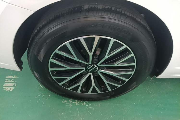 Used Volkswagen Sagitar 2024 200TSI DSG Flyover Edition Right Rear Wheel Hub