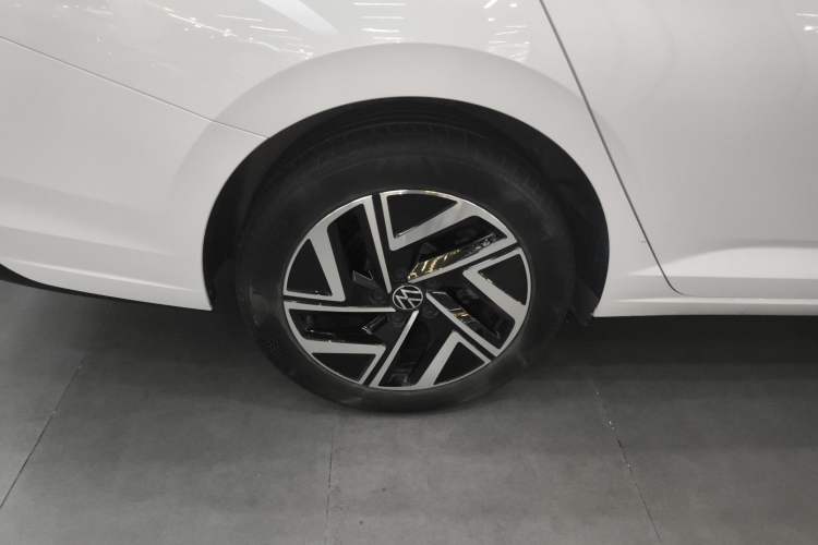 Used Volkswagen Sagitar 2024 300TSI DSG Excellence Edition Right Rear Wheel Hub