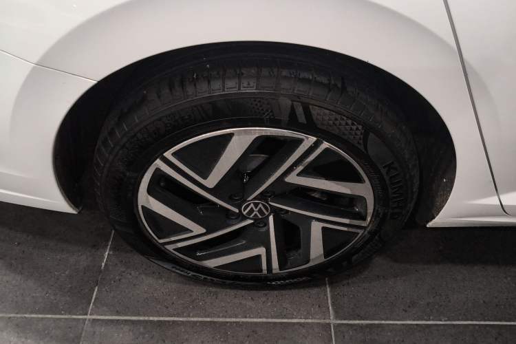 Used Volkswagen Sagitar 2024 300TSI DSG Excellence Edition Right Rear Wheel Hub