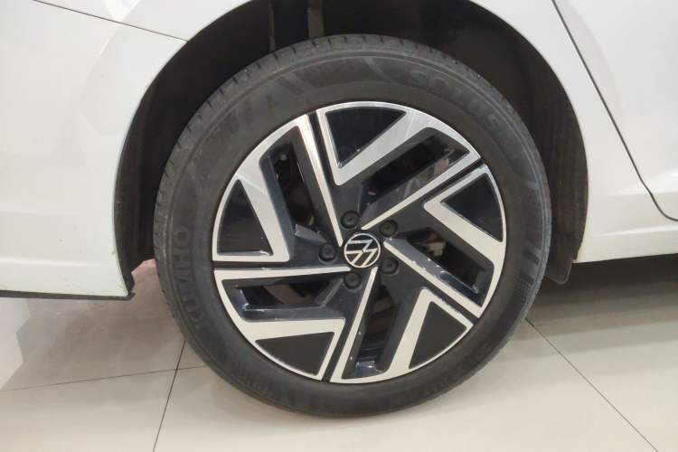 Used Volkswagen Sagitar 2024 300TSI DSG Excellence Edition Right Rear Wheel Hub