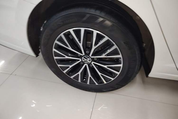 Used Volkswagen Sagitar 2024 200TSI DSG Flyover Edition Right Rear Wheel Hub