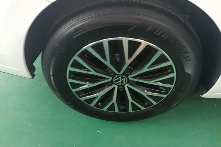 Used Volkswagen Sagitar 2024 200TSI DSG Flyover Edition Right Rear Wheel Hub