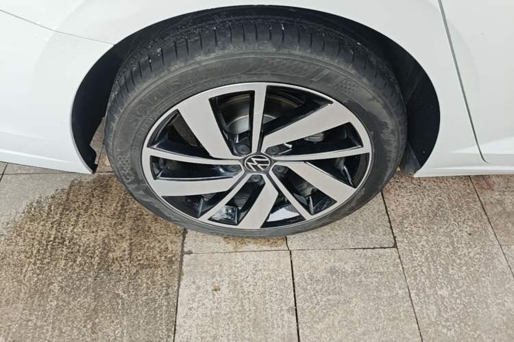 Used Volkswagen Sagitar 2024 300TSI DSG Excellence Edition Right Rear Wheel Hub
