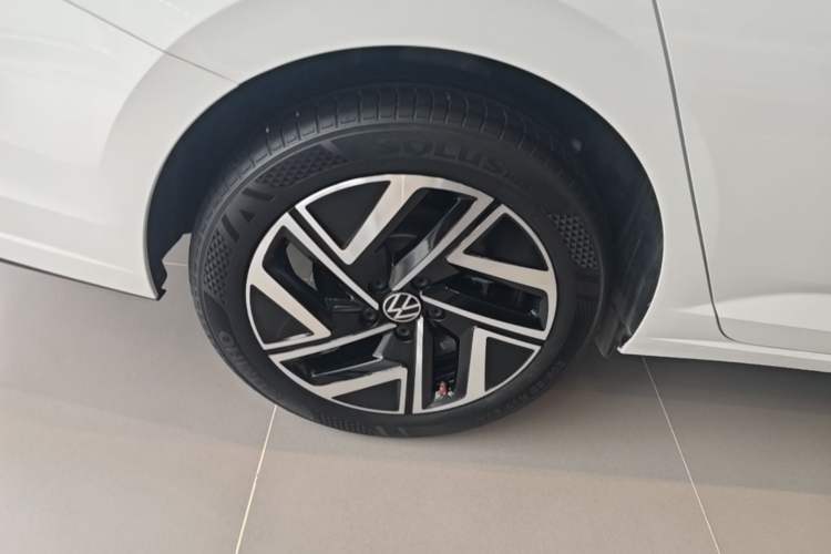 Used Volkswagen Sagitar 2024 300TSI DSG Excellence Edition Right Rear Wheel Hub