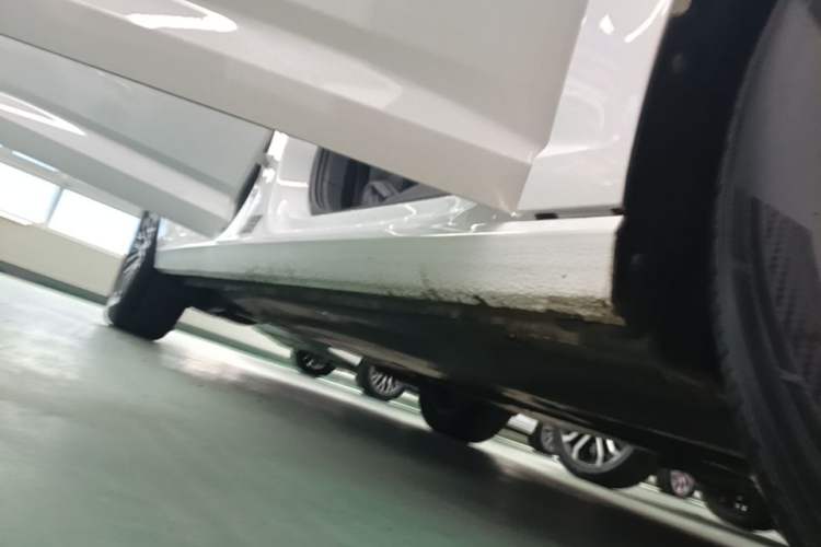 Used Volkswagen Sagitar 2024 200TSI DSG Flyover Edition Right Side Sill