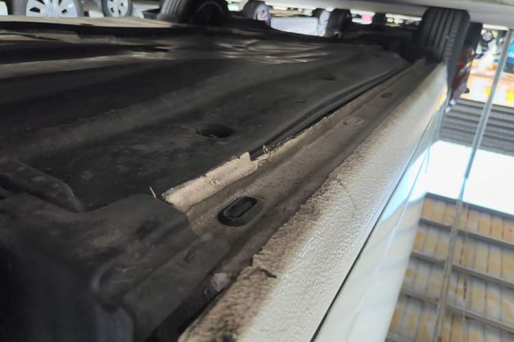 Used Volkswagen Sagitar 2024 300TSI DSG Excellence Edition Right Side Sill