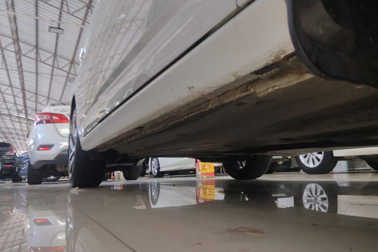 Used Volkswagen Sagitar 2024 300TSI DSG Excellence Edition Right Side Sill