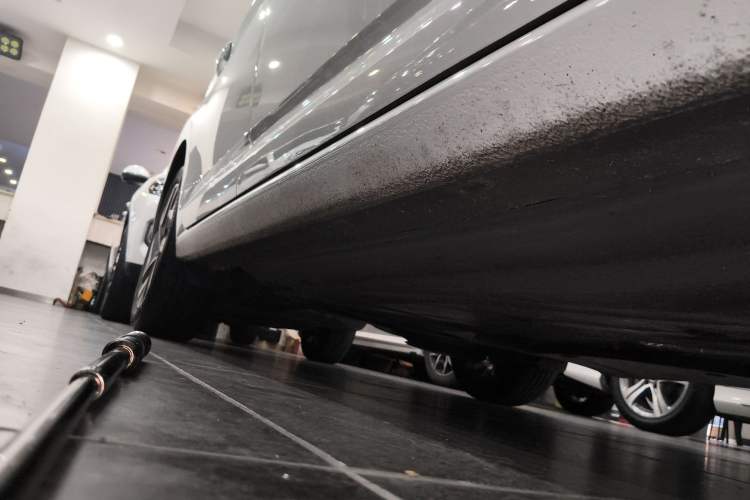Used Volkswagen Sagitar 2024 300TSI DSG Excellence Edition Right Side Sill