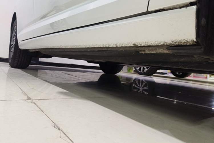 Used Volkswagen Sagitar 2024 200TSI DSG Flyover Edition Right Side Sill