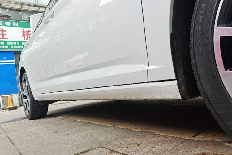Used Volkswagen Sagitar 2024 300TSI DSG Excellence Edition Right Side Sill
