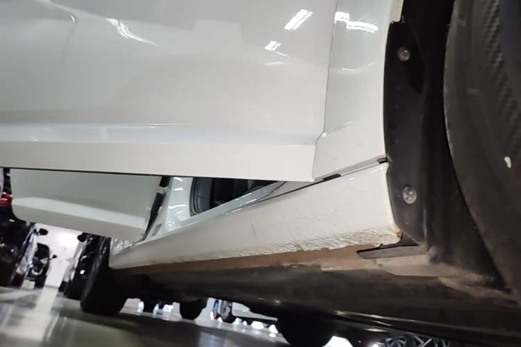 Used Volkswagen Sagitar 2024 300TSI DSG Excellence Edition Right Side Sill