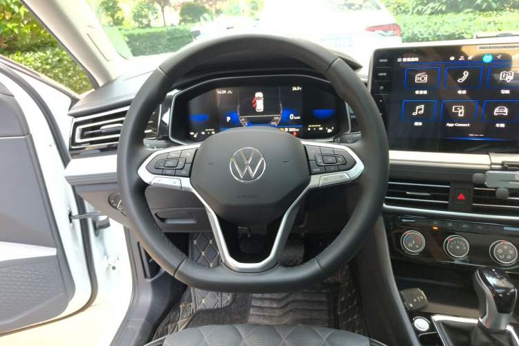Used Volkswagen Sagitar 2024 300TSI DSG Excellence Edition Steering Wheel