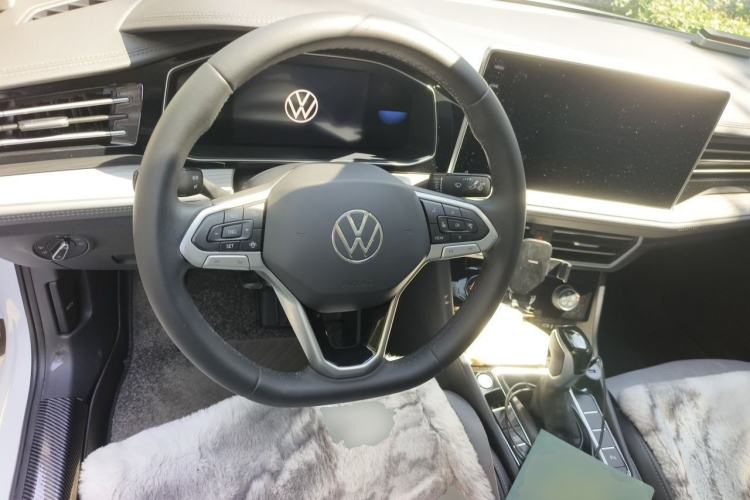 Used Volkswagen Sagitar 2024 300TSI DSG Excellence Edition Steering Wheel