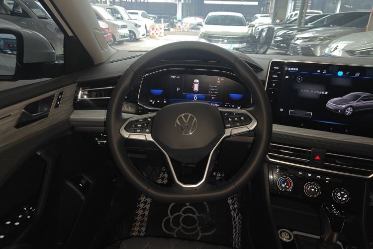 Used Volkswagen Sagitar 2024 300TSI DSG Excellence Edition Steering Wheel