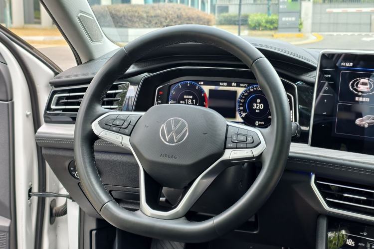 Used Volkswagen Sagitar 2024 300TSI DSG Excellence Edition Steering Wheel