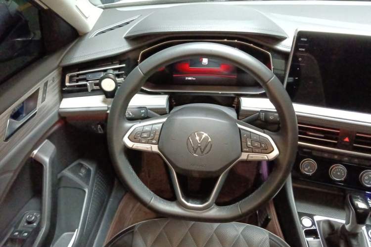 Used Volkswagen Sagitar 2024 300TSI DSG Excellence Edition Steering Wheel