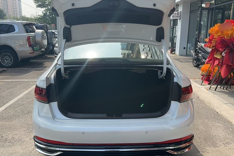 Used Volkswagen Sagitar 2024 300TSI DSG Excellence Edition Trunk