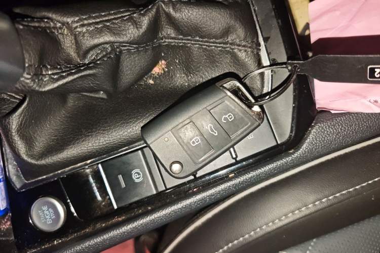Used Volkswagen Sagitar 2024 300TSI DSG Excellence Edition Vehicle Key