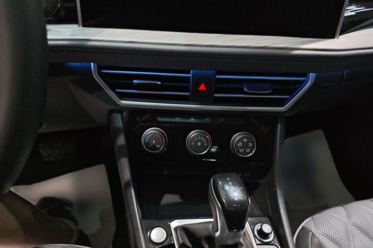 Used Volkswagen Sagitar 2025 Revised 300TSI DSG Excellence Edition Audio And AC Panel