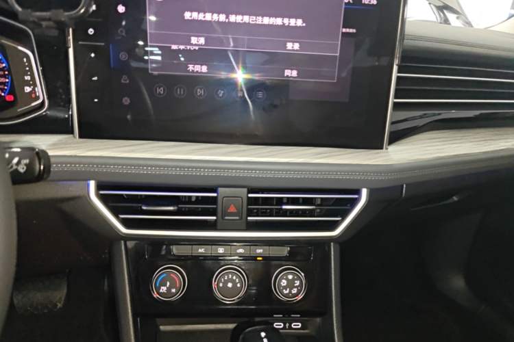 Used Volkswagen Sagitar 2025 Revised Version 2 300TSI DSG Excellence Edition Audio And AC Panel