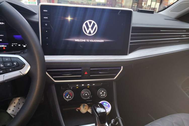 Used Volkswagen Sagitar 2025 Revised Version Three 300TSI DSG Excellence Edition Audio And AC Panel