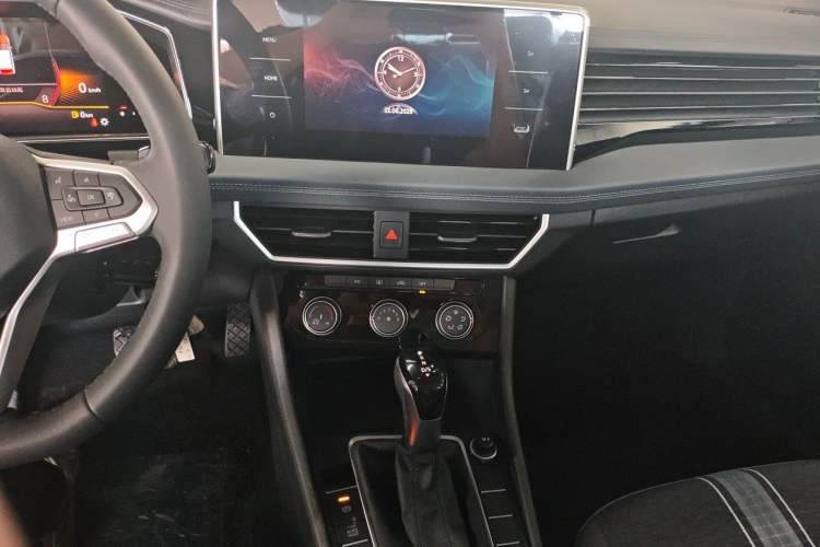 Used Volkswagen Sagitar 2025 Facelift 200TSI DSG Flyover Edition Audio And AC Panel